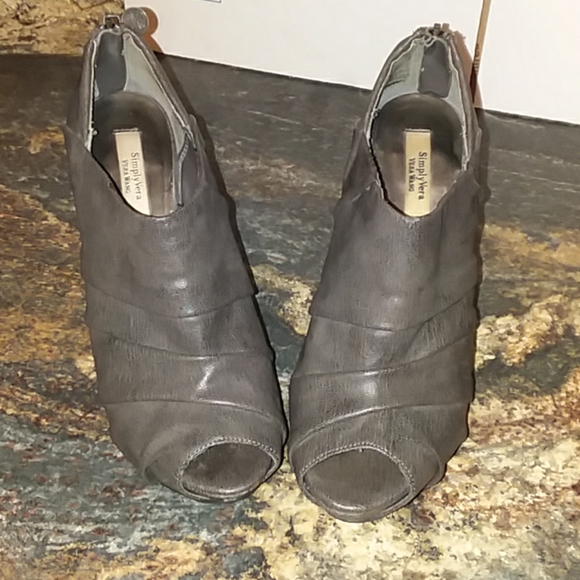 🎈 Vera Wang platform peep toe booties - Picture 7 of 8